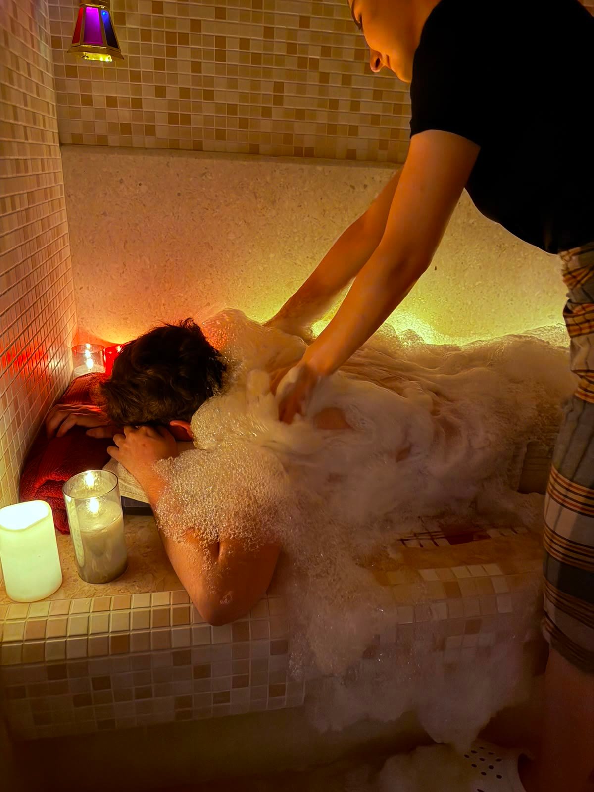 Masaj tradițional cu spumă, executat manual la TerraLux SPA, Chișinău
