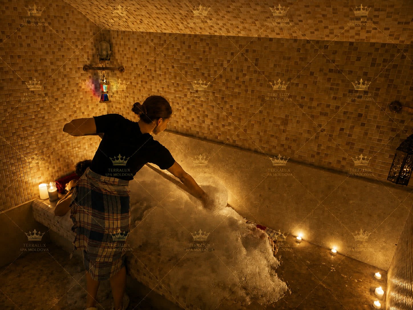 Hammamul turcesc de la TerraLux SPA, Chișinău, în timpul ritualului cu spumă