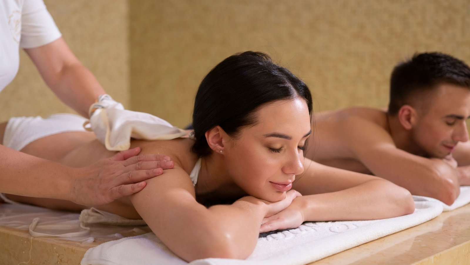 Ritual de Hammam la TerraLux SPA, Chișinău — apă caldă turnată din tasul de aramă