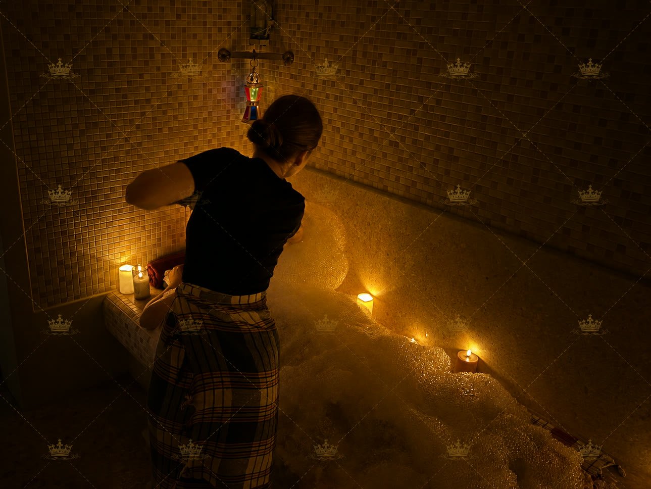 Hammamul după lăsarea întunericului — spumă, lumânări și intimitate